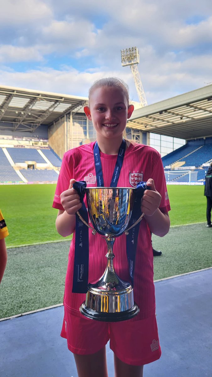 What a week and massive congratulations to our No.1 Maisie-Jane Johnson with her success at the Essex and national schools finals, and also the JPL national finals at the weekend. Congratulations MJ <a href="/TigersJFC/">𝕋𝕚𝕘𝕖𝕣𝕤 𝕁𝕦𝕟𝕚𝕠𝕣 𝔽𝕠𝕠𝕥𝕓𝕒𝕝𝕝 ℂ𝕝𝕦𝕓</a> <a href="/EssexCountyFA/">Essex County FA</a>