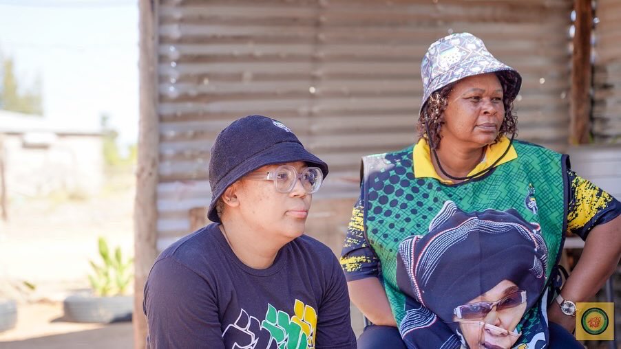 IN PICS📸 The residents of Concordia in excitedly interacts with ANCYL Chair Cde Venus Blennies, ANC PEC members. Community members reaffirmed their support and trust in @MyANC. They pledge to vote @MyANC on all 3Ballots on 29 May 2024. #LetsDoMoreTogether #VoteANC2024