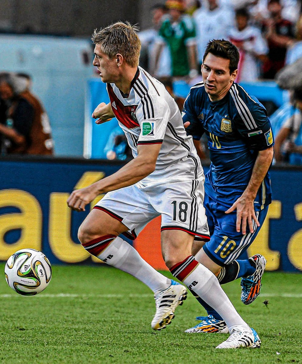 🚨 Toni Kroos, el día después de que Argentina ganara el Mundial:    

"Leo Messi se lo merece. En términos de actuaciones individuales en un torneo, nunca he visto a un futbolista jugar con tanta regularidad como este chico. Hay que tener en cuenta que nunca ha jugado en clubes