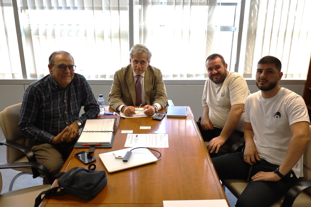 Representantes de Dronagrex y la Asociación Nacional de Drones de España han visitado hoy al consejero de Gestión Forestal y Mundo Rural <a href="/HigueroDe92096/">Ignacio Higuero de Juan</a> <a href="/MundoRural_EXT/">Consejería de Gestión Forestal y Mundo Rural</a> <a href="/Junta_Ex/">Junta de Extremadura</a>