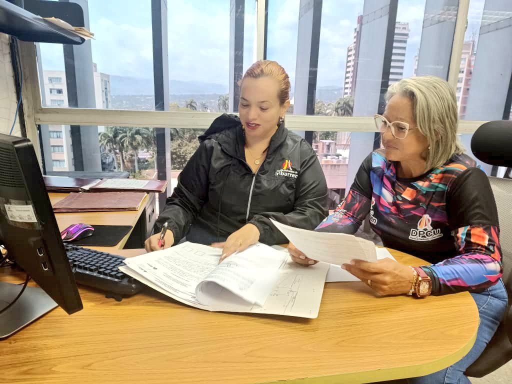GuaraLuisJonas's tweet photo. #EsNoticia🗞️| 🏗️✍️Más de 180 solicitudes en certificaciones urbanísticas han atendido equipos de #DPCU en lo que va del mes Mayo 2024 ejecutando la simplificación de trámites orientada por alcalde @LuisJonasReyes
#21May
#VenezuelaSeCrece
#NaguaraLuisJonas https://t.co/4oDEmiSn5z