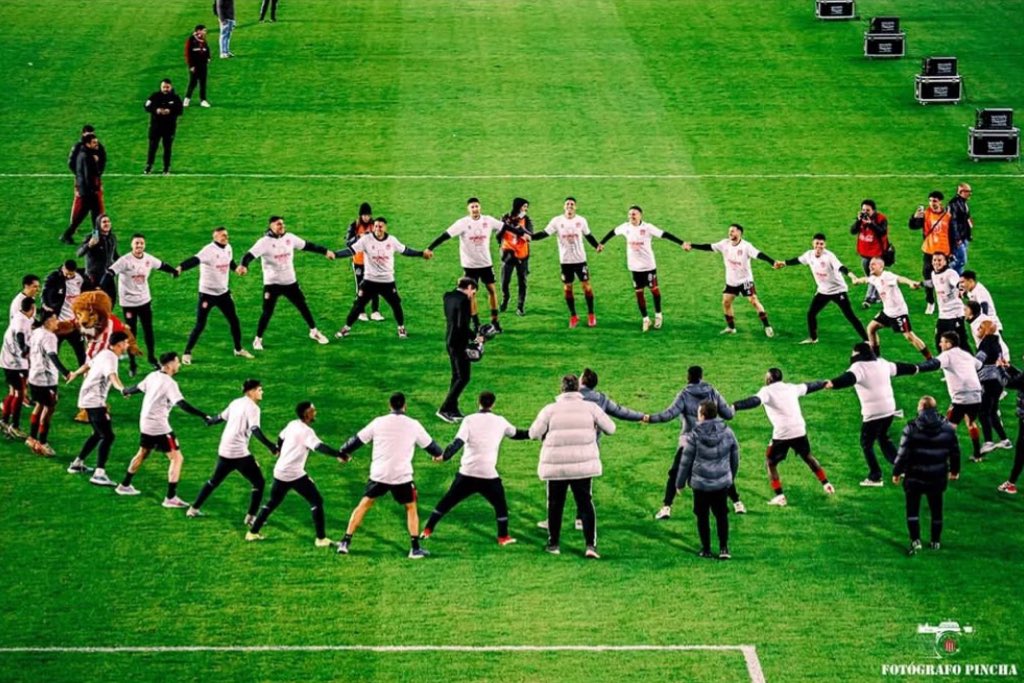 Estudiantes = Familia 🦁❤️