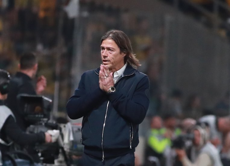 • Matias Almeyda n'envisage pas de quitter l'AEK cet été. Son contrat court jusqu'en 2028, avec une clause de départ fixée à 10M€. @choria80 | #TeamOM 🔵⚪️