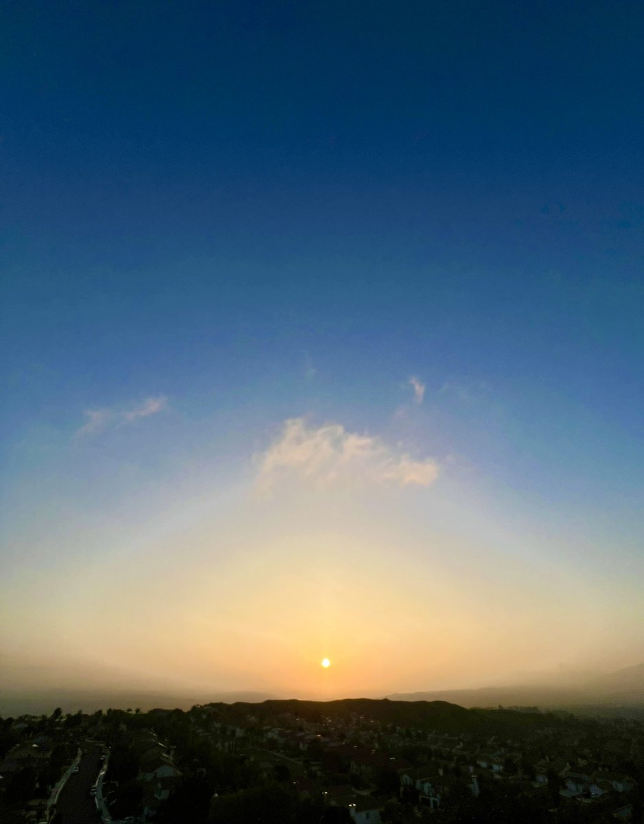 Good Morning From #SoCal!🌞 
#TuesdayMorning #Sunrise  
#SunrisePhotography #Spring #Sky #SkyPhotography  #MayGray