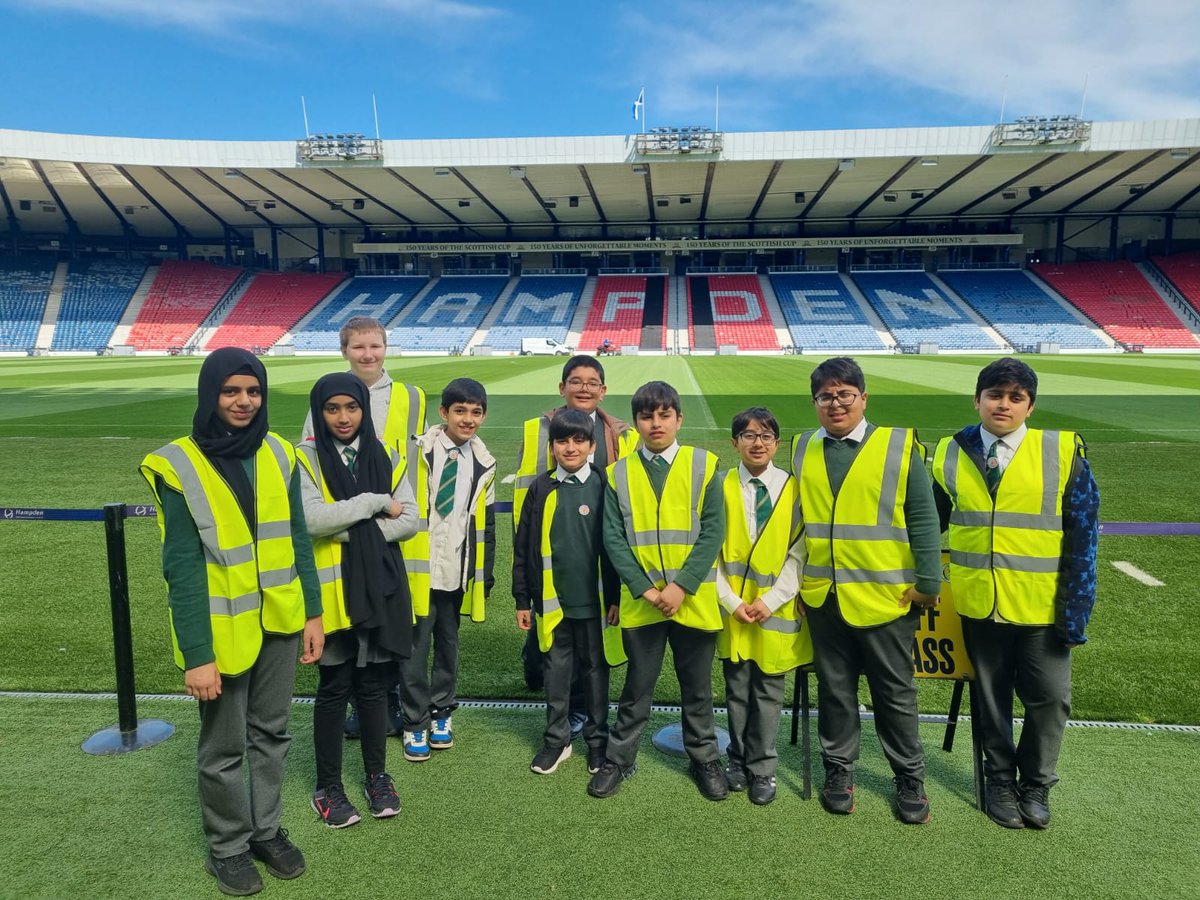 HolyCrossPri's tweet image. Our wonderful &apos;Glitter Squad&apos; took part in a litter pick in the local area with staff from @asda Toryglen as part of the @TheBigHelpOut24 initiative. They were then lucky enough to enjoy a tour of @HampdenPark. Such a fantastic opportunity! #TheBigHelpOut  #sustainability