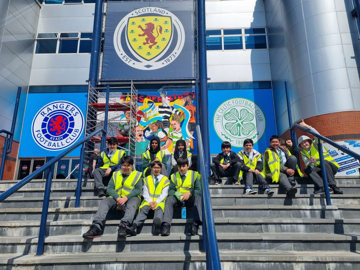 HolyCrossPri's tweet image. Our wonderful &apos;Glitter Squad&apos; took part in a litter pick in the local area with staff from @asda Toryglen as part of the @TheBigHelpOut24 initiative. They were then lucky enough to enjoy a tour of @HampdenPark. Such a fantastic opportunity! #TheBigHelpOut  #sustainability