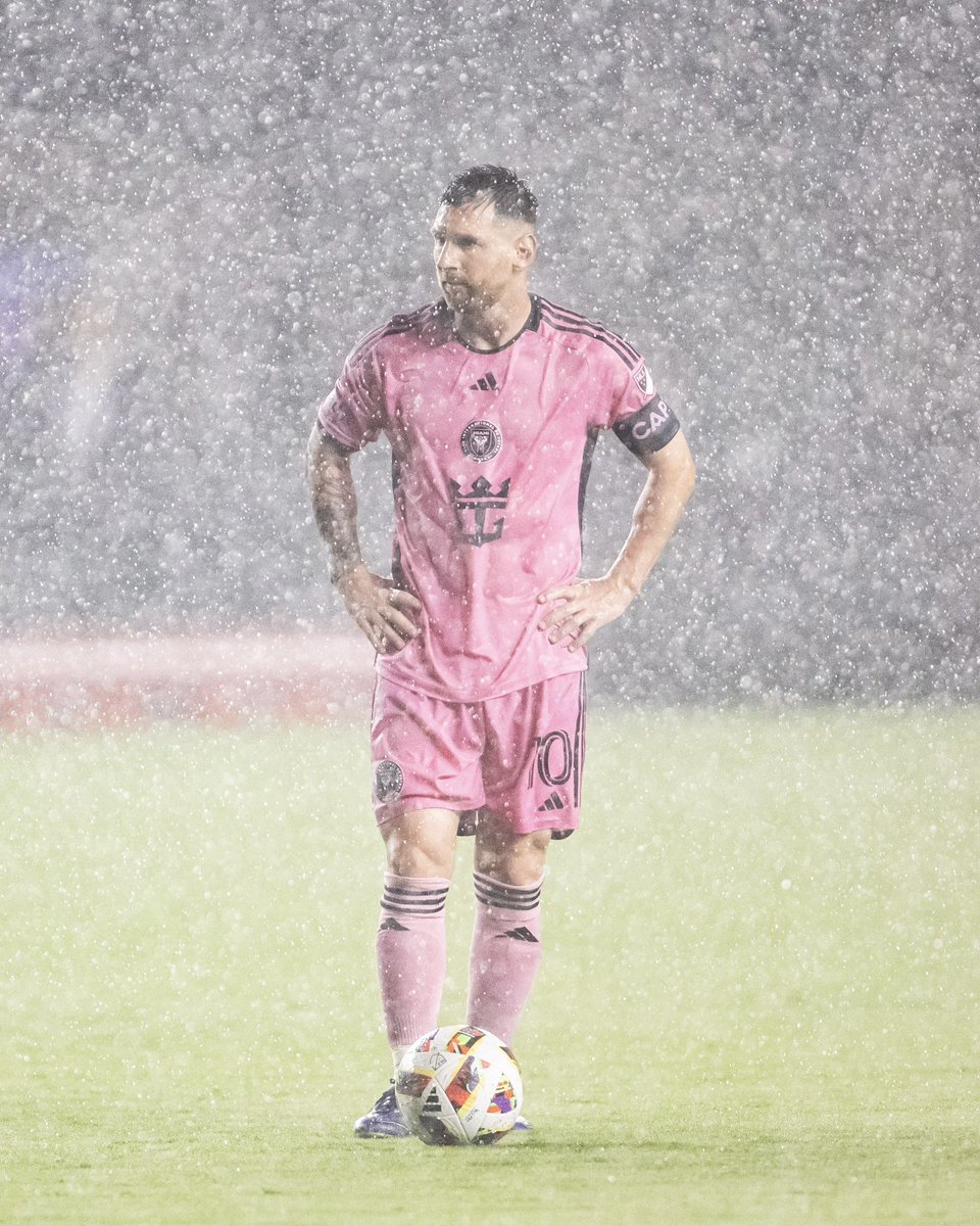 InterMiamiCF's tweet image. 🐐+ 🌧️= 🤩😮‍💨
