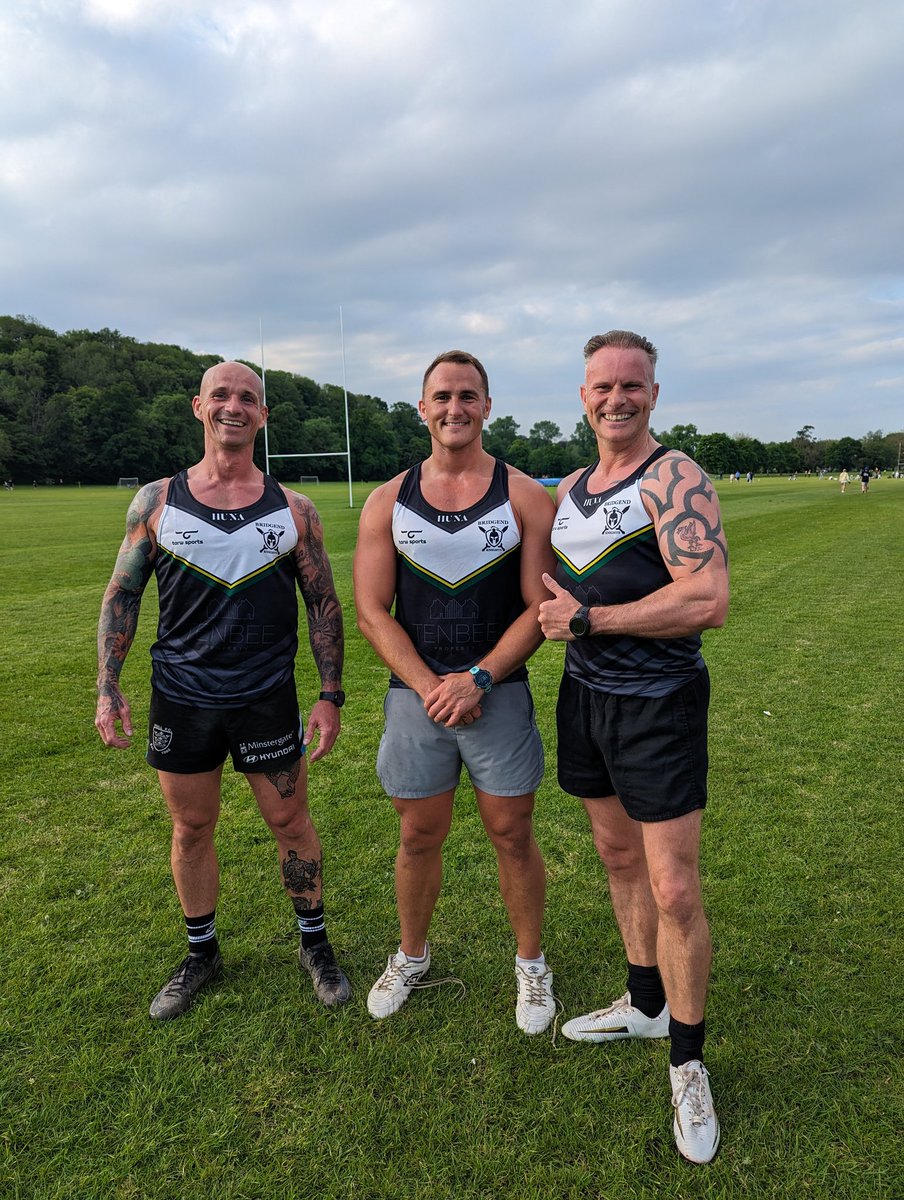 Move over the @TheDreamboys there are a few @Bridgendknights in town! 🤣 😂🔰⚔️🛡️ 🏉💪

#uppaknights #bridgendknights #bridgdendtouch