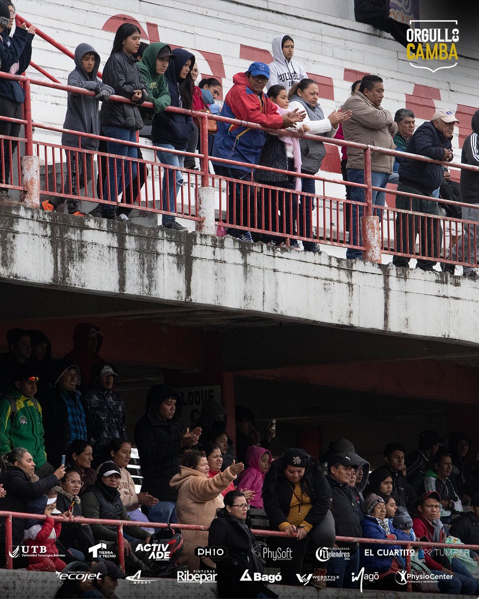 Real_Santa_Cruz's tweet photo. ¡SIEMPRE APOYANDO!

Nuestra fiel hinchada estuvo presente este fin de semana en "La Jaula" apoyando a nuestros leones sub 19, quienes  enfrentaron a Nacional Potosí. Su aliento es fundamental para que nuestros jóvenes sientan lo que es ser parte de nuestra institución. https://t.co/7YEGmr9eh5