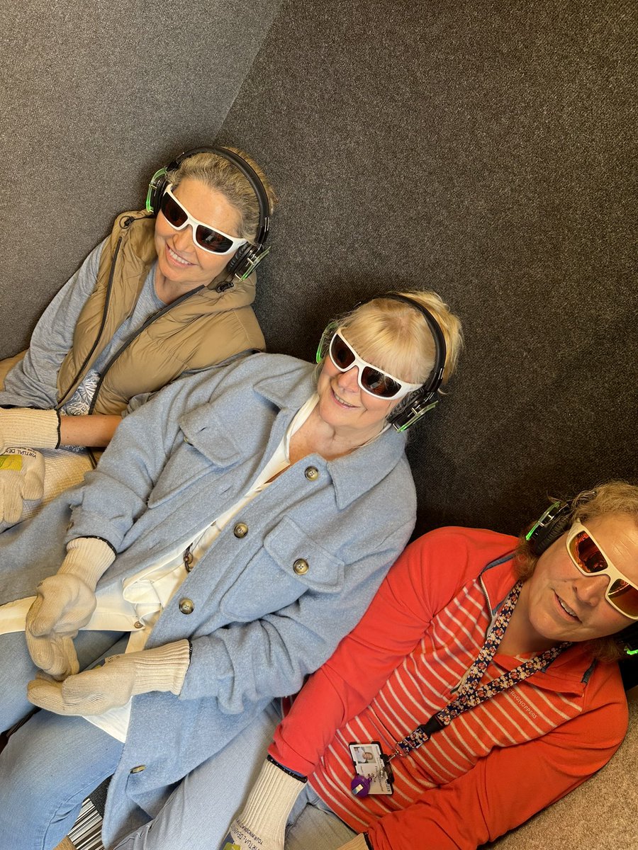 Crocket3Bethany's tweet photo. Fabulous day of training at #FHN with the dementia virtual tour bus. Ensuring our staff feel confident and competent to support our patients with dementia among all our clinical environments. 
 Anna Wilson #dementialead 
@SouthTees https://t.co/XsOGbEmTYm