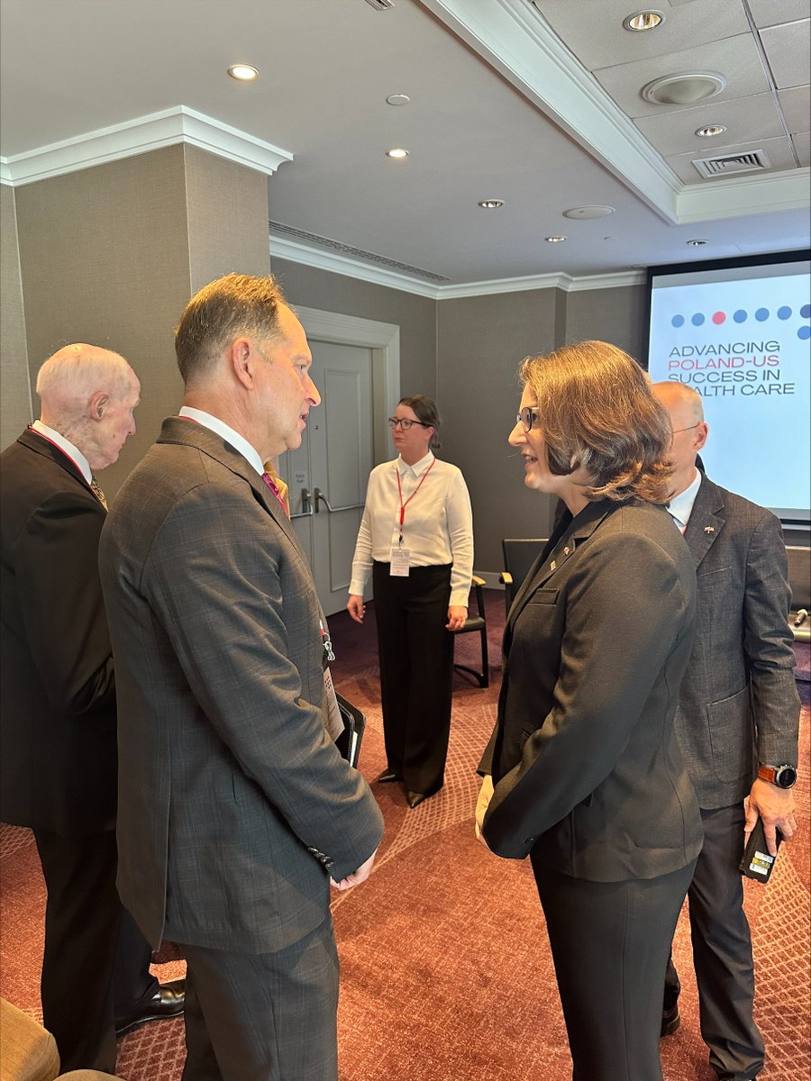 NCCN participates in meetings hosted by Maria Sklodowska-Curie National Research Institute of Oncology, the Polish Oncological Society, and Alliance for Innovation to advance work adapting proven cancer treatment guidelines for Poland. Learn more: nccn.org/home/news/News…