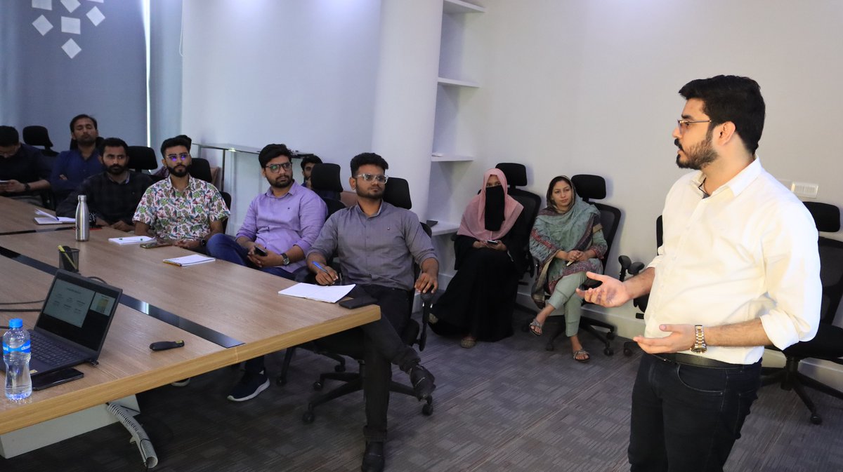 Great session with Muhammad Dayyan, CEO of DSME Global Links! 📷

Startups learned keys to customer profiling &amp; market research for data-driven decisions, market opportunities &amp; sustainable growth.

#CustomerProfiling #MarketResearch #StartupSuccess
