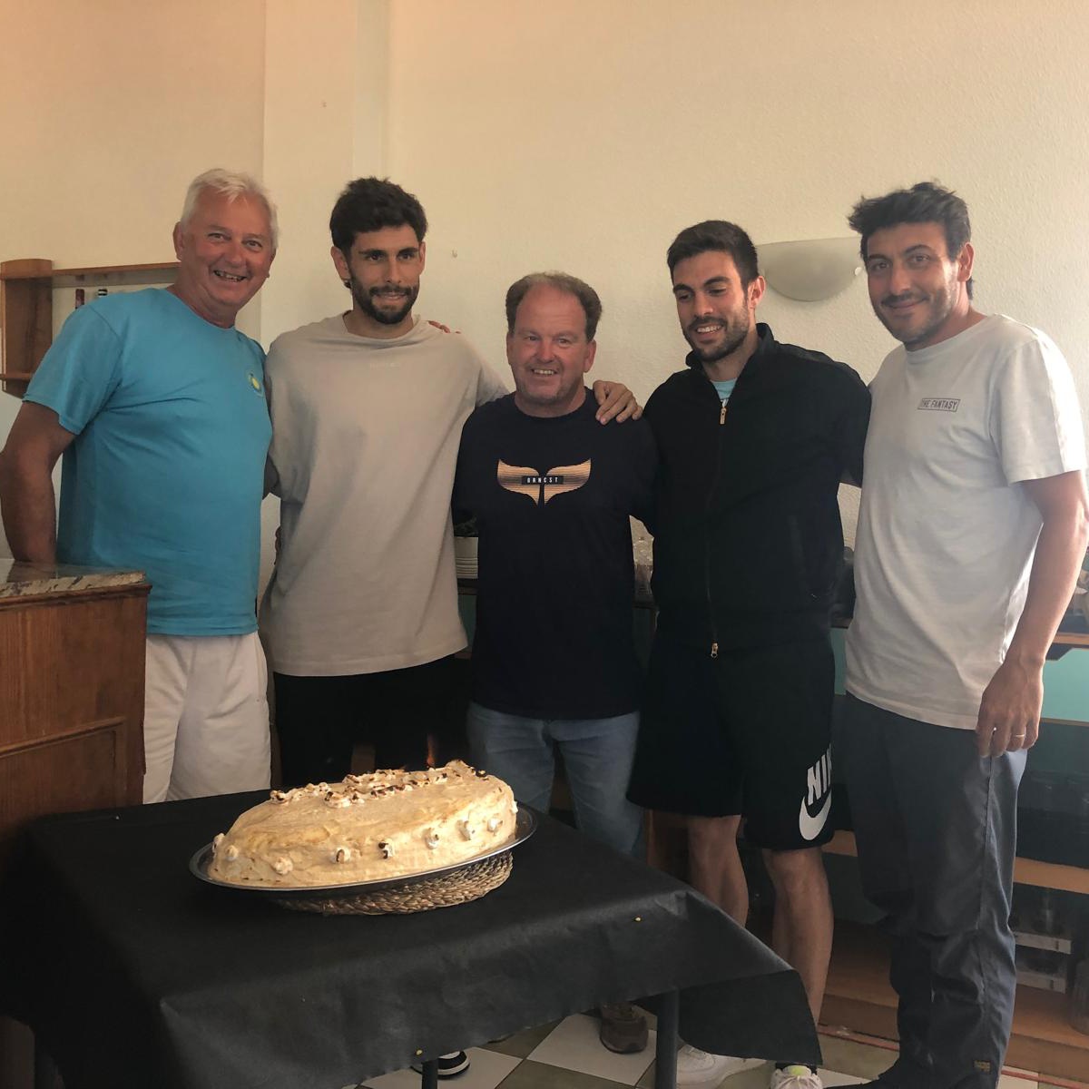 El @cdcastellon ha disfrutado hoy de una jornada lúdica en La Plana Sport Castellón 🎾🥎 Padel, tenis y comida familiar ‼️ Muchas gracias ‼️ #PPO👂