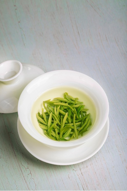 CGTNOfficial's tweet photo. Tea culture has a history of thousands of years in #China. According to the color and processing method, tea in China is divided into six categories: white tea, black tea, oolong tea, green tea, yellow tea and dark tea.

Green tea is made from the new, unfermented leaves or buds of the tea tree through the process of heating, shaping and drying. After brewing, the tea leaves and tea soup retain the green color and more of the natural substances in the leaves, reducing vitamin loss. The famous green tea production area includes Hangzhou in China's Zhejiang Province, Suzhou in Jiangsu Province, Huangshan in Anhui Province and other places.