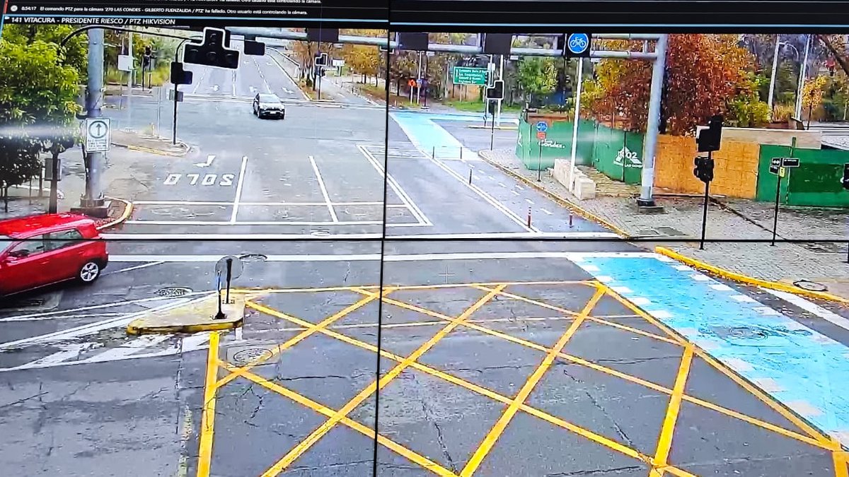 Semáforo Riesco/Vitacura apagado. Personal de <a href="/LC_transito/">Tránsito_Transporte</a> en desplazamiento. 

@EmergenciaLC <a href="/Muni_LasCondes/">Las Condes</a>