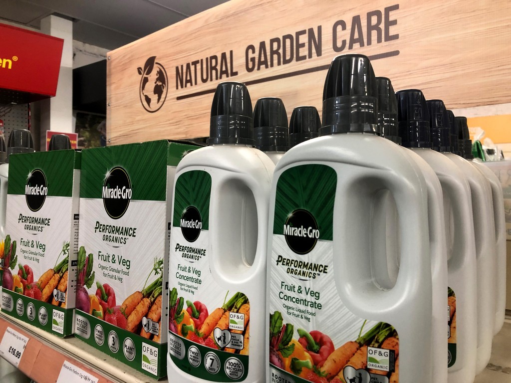 An excellent range of #ecofriendly #plantfoods and compost to keep your patch green (organic and colour!) #performanceorganic
#gardencentre #since1983 #socialenterprise #camdentown #northlondongardeners #gardenlovers #house_plant_community #trainingandemploymentopportunities