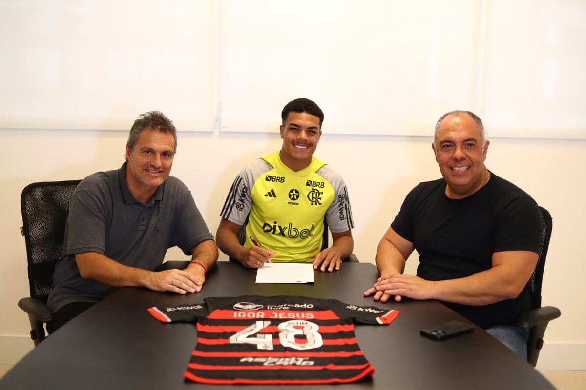 O Clube de Regatas do Flamengo informa que o atleta Igor Jesus assinou renovação de contrato até Dezembro de 2027! #CRF