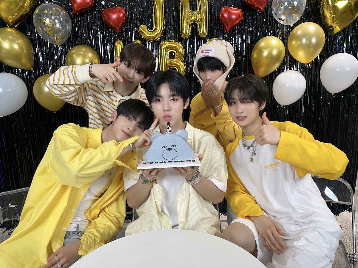 NOWZ·나우즈 tweet media