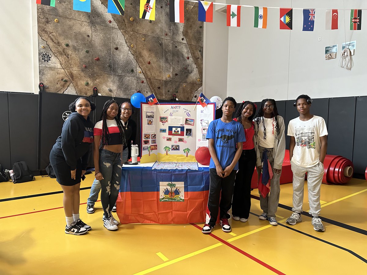 SHSRed_Devils's tweet photo. International Festival happening now! #StartStriveSucceed #IncludeEngageInspire https://t.co/lufPCHB4Yu