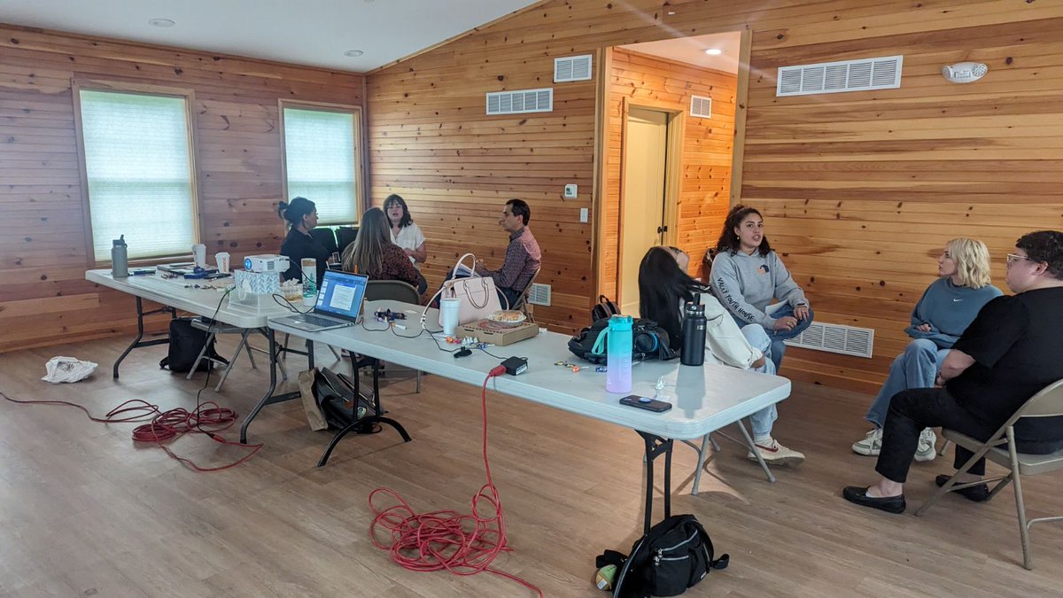 Recently, Missy, @unitedwayglv's Resiliency Project Coordinator, led a #RestorativePractices training for team members at @VYHouse - focusing on building relationships within the community 🌎 Learn more about requesting a training: brnw.ch/21wJZsV 🔗 #ResilientLV