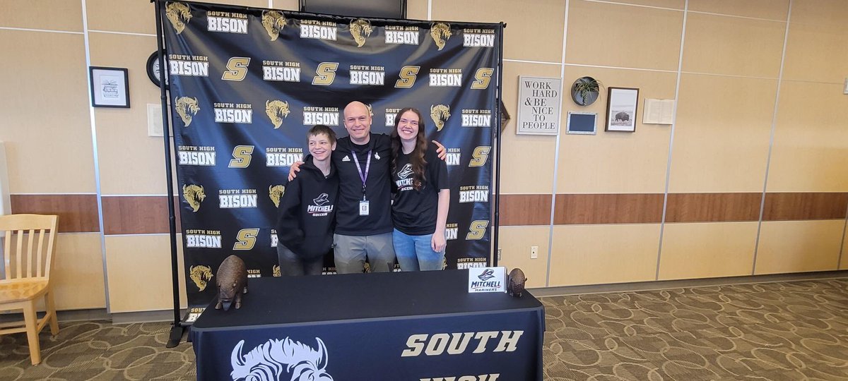 4th up is Sarah Keefe, from Cheyenne, WY. Sarah joins from Cheyenne HS South &amp; will major-minor in Criminal Justice/Health Sciences.

A versatile player in wide areas &amp; backup GK, she has great speed &amp; control &amp; excels on the basketball  court.

Welcome to the Mariners!!!
🔴⚽️⚫️