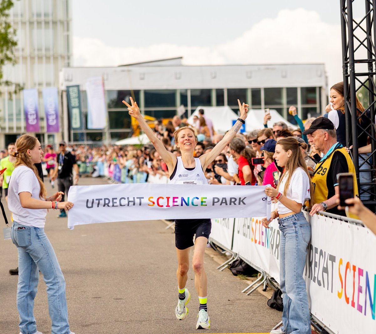 Zondag stond Utrecht in het teken van sport. 2 prachtige sportevenement, de Utrecht Marathon en Giro d'Utrecht, met start- en finishlocatie het Utrecht Science Park. Maar liefst 13.000 lopers en fietsers deden zondag mee. Het was een prachtige dag! tinyurl.com/mt3edu4s