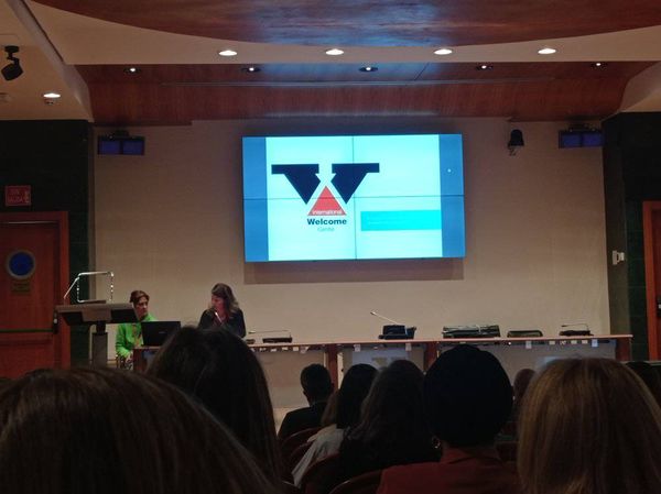 Representada nuestra #UMoa en la Semana Internacional 'Relaciones Internacionales para el futuro' en la Universidad de Granada, España por nuestra Directora de Relaciones Internacionales @batista_yenia Excelente espacio de socialización de experiencias y buenas prácticas