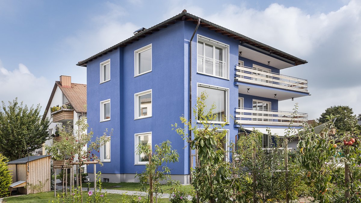 StoLtd's tweet photo. Intense, facade colour shades, with sensitive pigments, retain a radiance that lasts with #StoColor Dryonic S facade paint.  It protects the #render against thermal expansion and movement, which can cause cracking and damage to the render.
Photos: Martin Baitinger, DE https://t.co/ct1M9XySyB