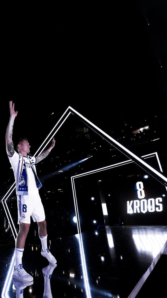 Toni Kroos se retira siendo el mejor centrocampista del mundo y con opciones de ganar el Balón de Oro. 

LEYENDA <a href="/ToniKroos/">Toni Kroos</a> 🤍