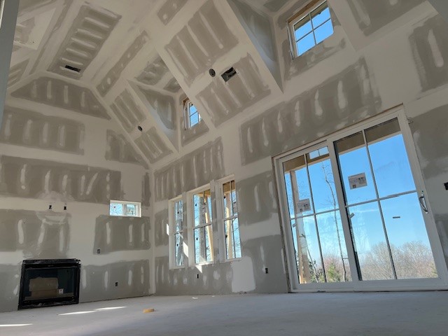 HarcrestHomes's tweet photo. Look at this soaring ceiling taking shape!🏡✨  
At Harcrest Homes, we take pride in our expert craftsmanship.  From the foundation to the finishing touches, we build homes designed to impress. Let's bring your dream home to life – call us today at 678-828-7151. https://t.co/8i10g1c1Jv
