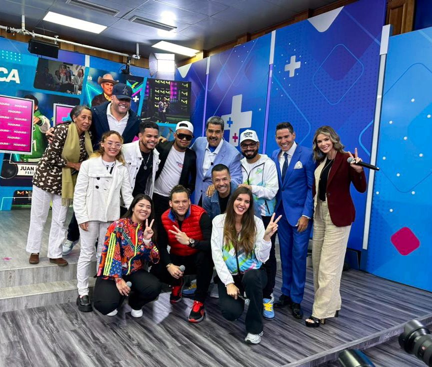 CamillaFSaab's tweet image. Pueblo, paz, amor, emoción. 
Vamos con todo, a seguir venciendo 💛💙❤️ #FactorM