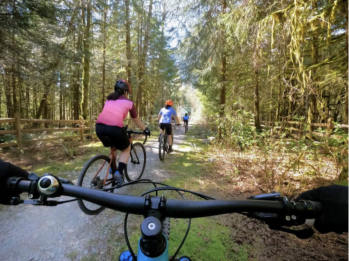 It's the middle of #NationalBikeMonth and cycling enthusiasts love to talk up the benefits of their favorite activity. A new study shows people who bike have less knee pain and arthritis than those who do not. Read more of the #HealthNews from #NPR at bit.ly/3UNHXhW
