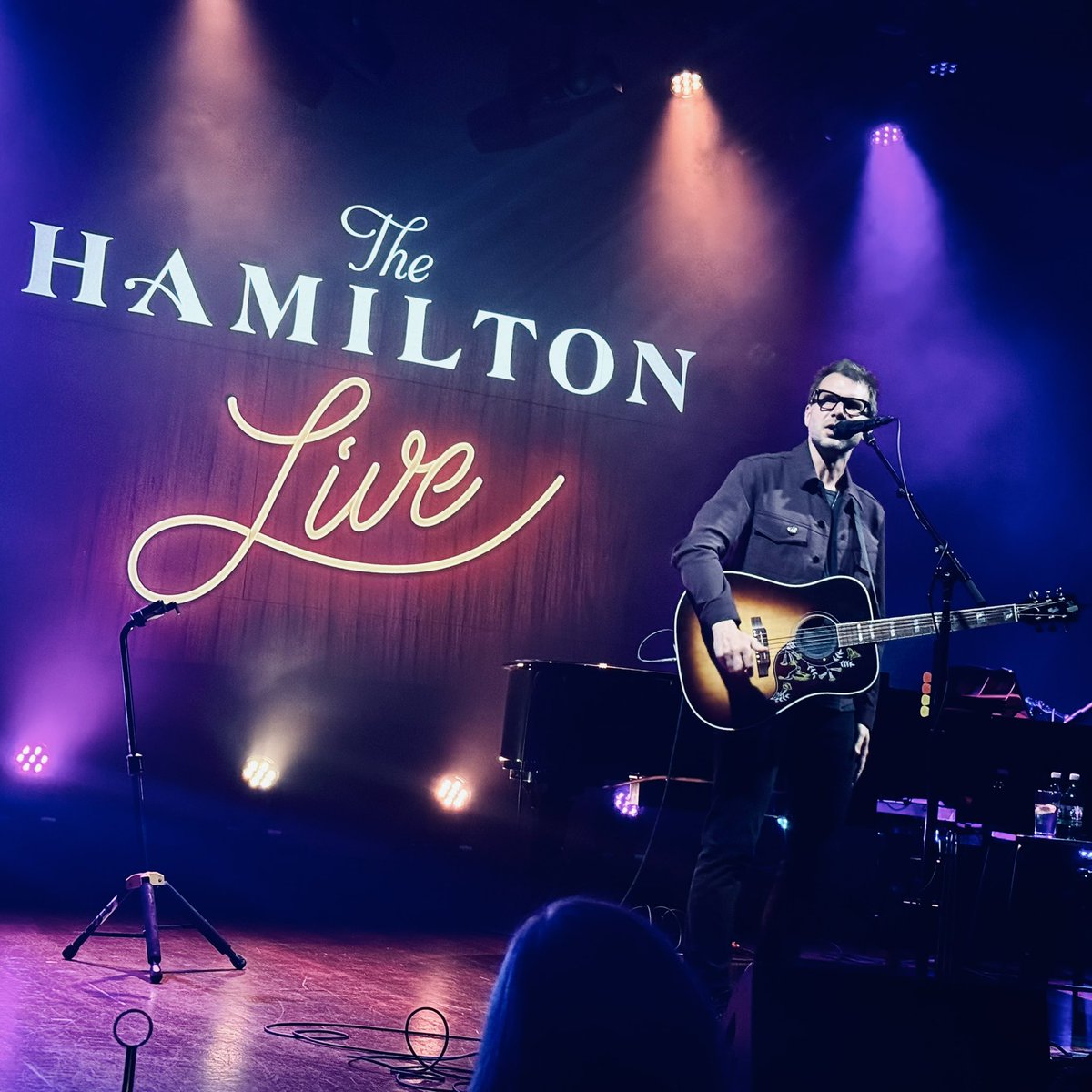 rebrook's tweet photo. Seeing a @HowieKDay #concert is an experience and Saturday’s show @thehamiltondc was no exception!
Playing the #stopalltheworldnow album, sharing stories from the time & playing through a broken guitar string added up to the perfect night of music 🎶
#howieday #TheHamiltonLive https://t.co/FTgupH9M9o