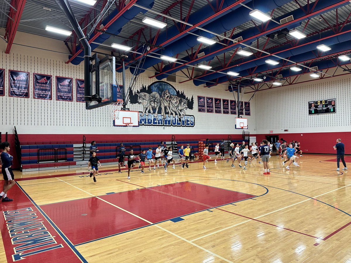 2️⃣nd Day of Session 1 is underway for @LSHS_BBall Camp!! 😤💪🙌 #DUBS #ItsJustWork #FutureRangers