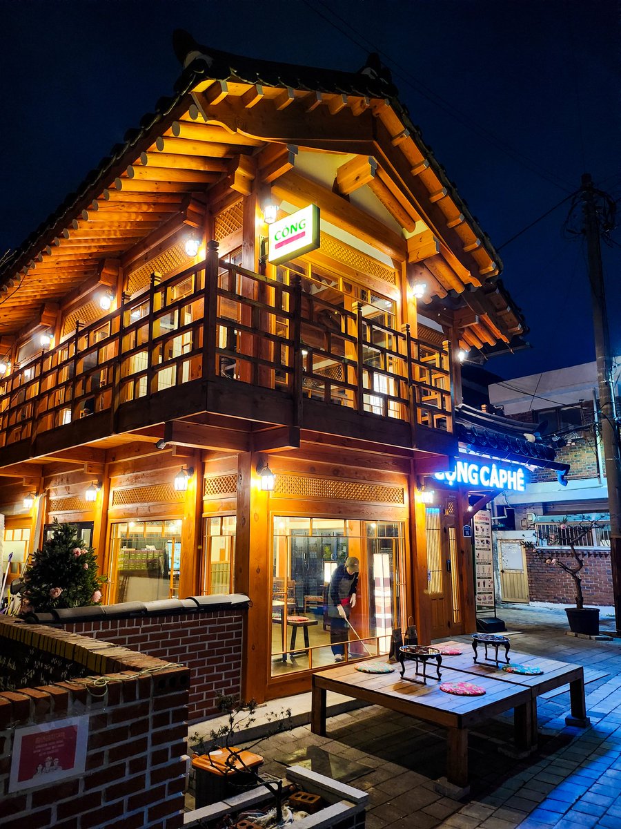 djbirabira's tweet photo. 3月末 #韓国 1日目 #水原⭐ #水原華城 のヘンニダンキルのコンカフェ😊🥥☕💚は韓屋とベトナムが絶妙なブレンドでキュンジョボ🏯💚🐳ビラコ大好物のココナッツスムージーコーヒーごっくん😋
#congcaphe #congcafe #콩카페 #행리단길 #수원 #スウォン #水原市 #수원카페 #韓国旅行 #CộngCàphê https://t.co/KQhrgkF5mL
