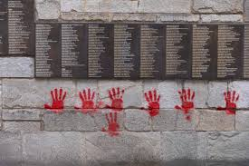 Encore une fois on apprend que les mains rouges sur le mur des Justes n'était pas un acte antisémite mais une manipulation. Combien faudra t'il encore de cas pour que la presse et les politiques attendent le résultat d'une enquête avant d'accuser à tort ?