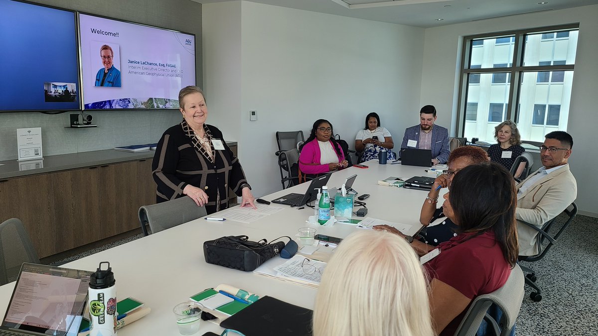 'Your have an important message' Interim CEO and Executive Director of @theAGU greeted our @ThrivingEarth Community Leads here for @AGUSciPolicy Congressional Visit Days.