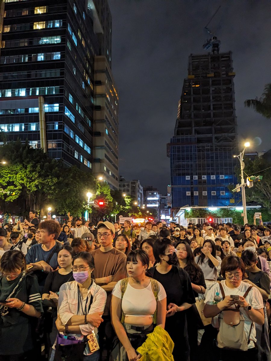 over 30,000 taiwanese came out to the legislative yuan today to protest the pan-blue camp (kmt, tpp) that is currently trying to pass changes granting new prosecutorial powers to legislators without due process 自己的國家自己救！