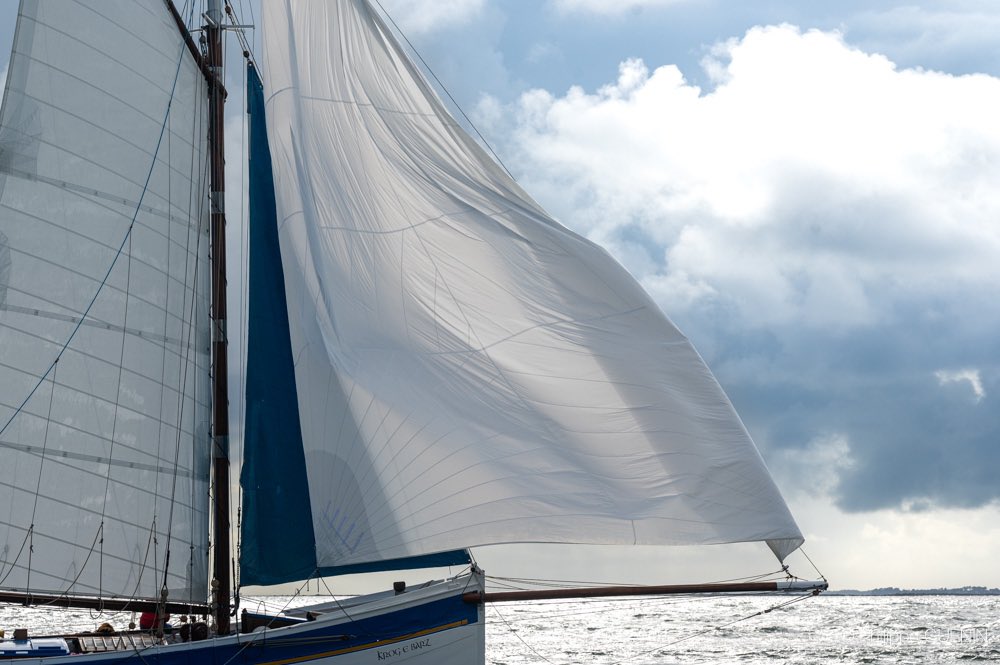 Le Gennaker du Krog e Barz, encore plus beau lorsqu’il faseye sous les nuages ! 
#Bretagne #PresquiledeRhuys #KrogeBarz #BelleVoile #Gennaker 

Photo tirée de mon site galerie :

philippeguenin.com