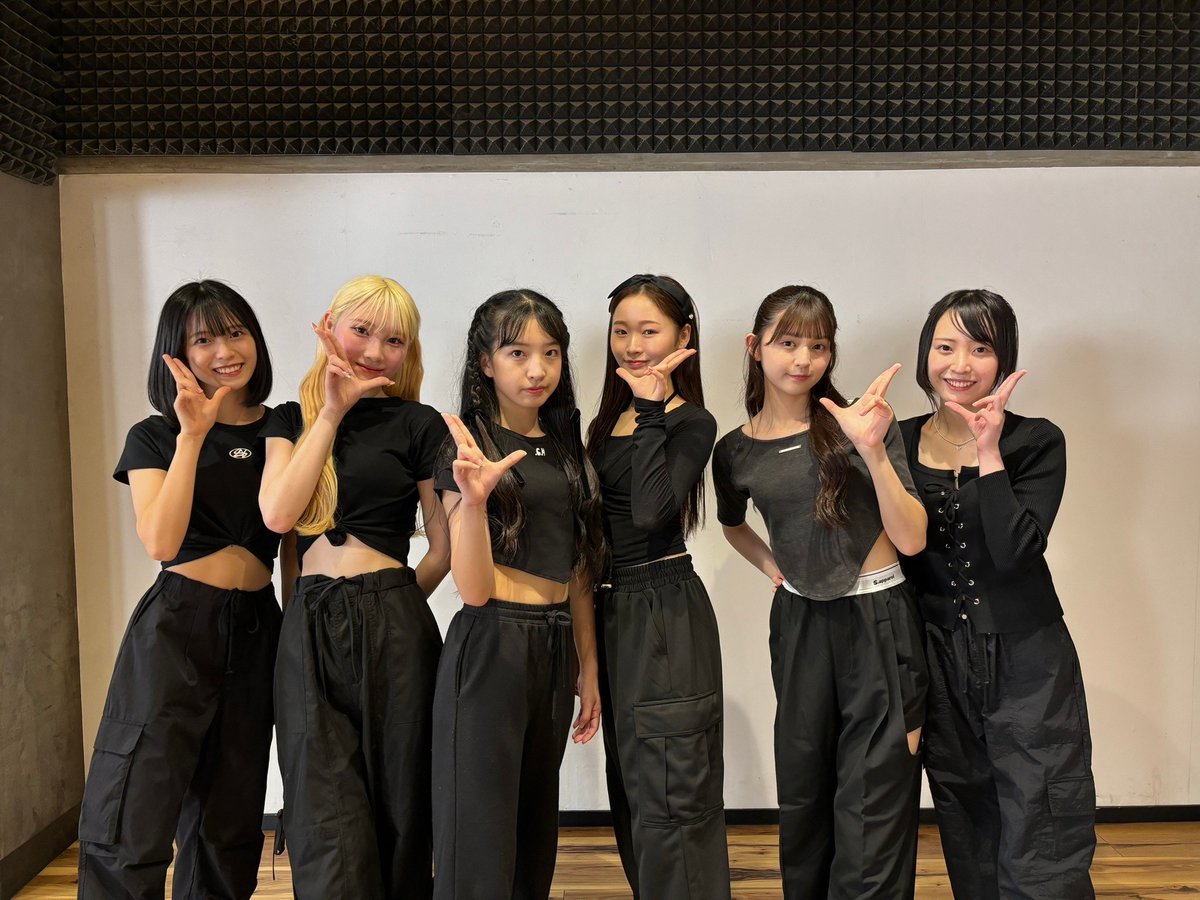 GOHL1fGbIAAHp-0?format=jpg&name=medium