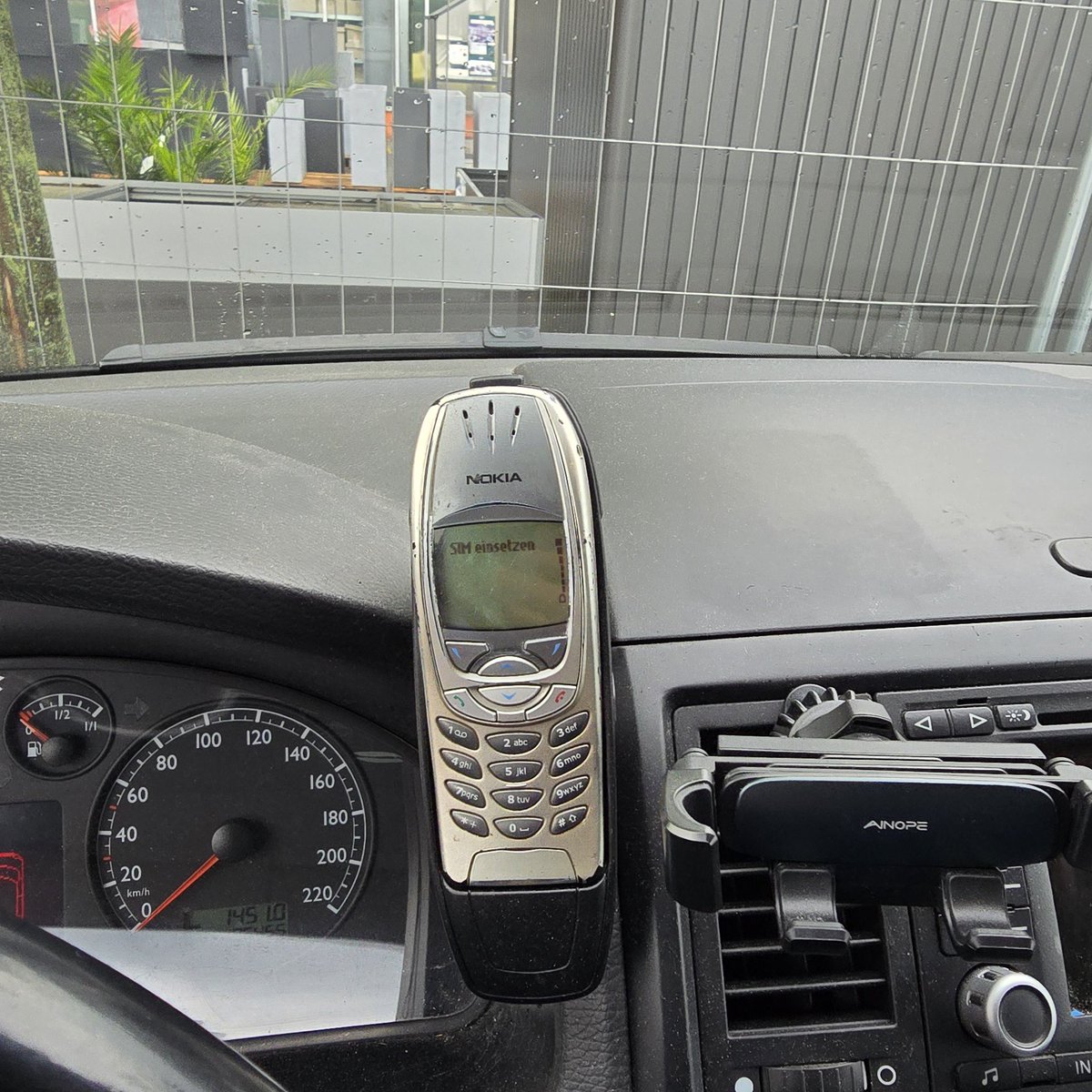 Glaub das Handy darf in dem Auto bleiben 😁