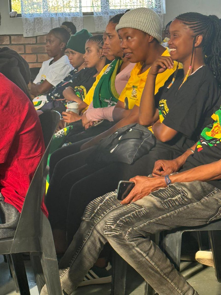 IN SESSION 📸| ANC YOUTH LEAGUE ENGAGEMENT WITH FIRST VOTERS Young people and first time voters in particular converged at Amandelboom CDC,Williston. #VoteANC2024 #LetsDoMoreTogether #ANCYLatWork #YouthVoteANC