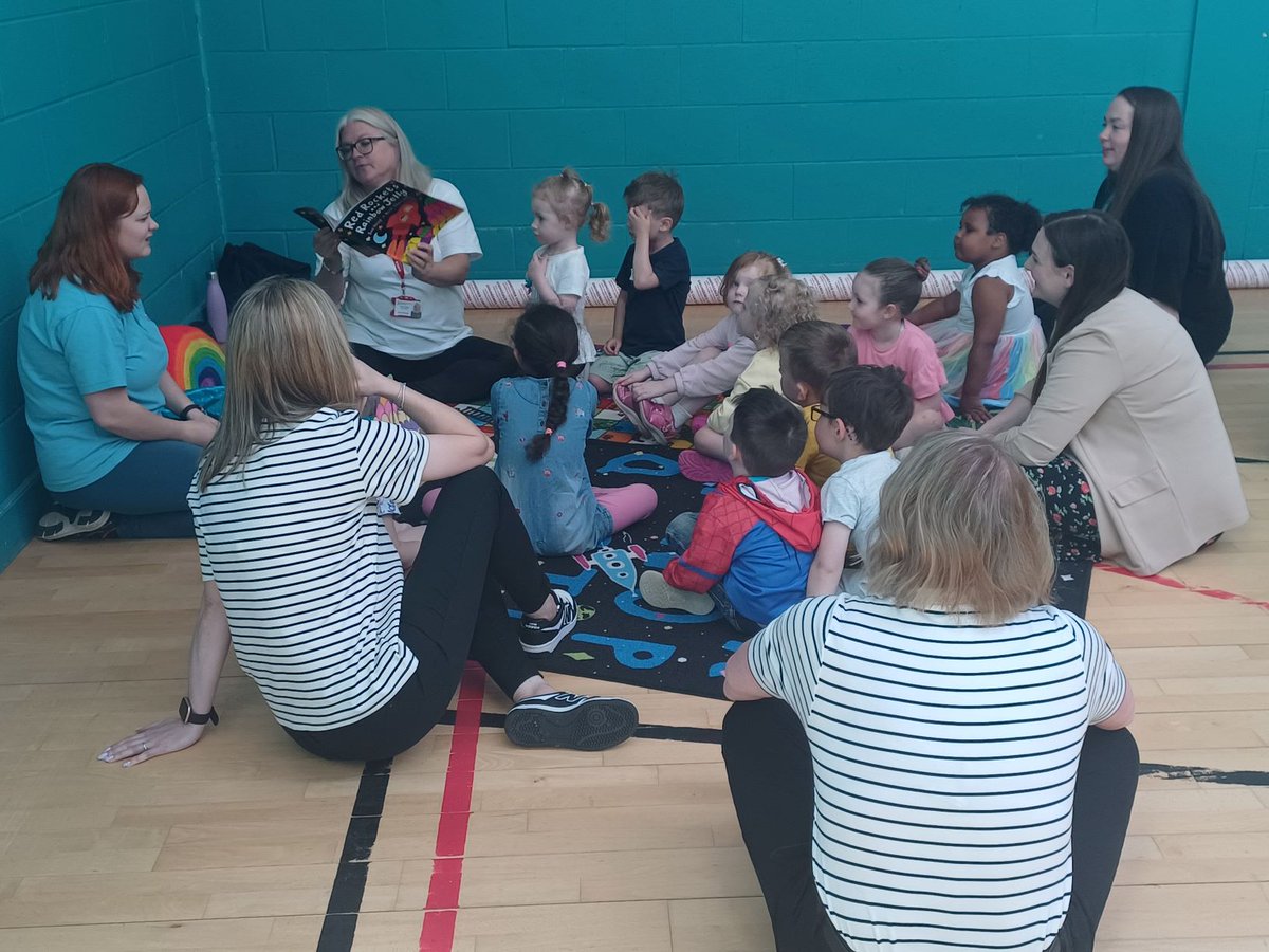 Children's Minister @NatalieDon_ visited Chesters Nursery in Glasgow to find out how @ScotGov funding for @SmartPlayNtwrk through the Pathways Through Play programme is helping promote activities that support early speech and language development.