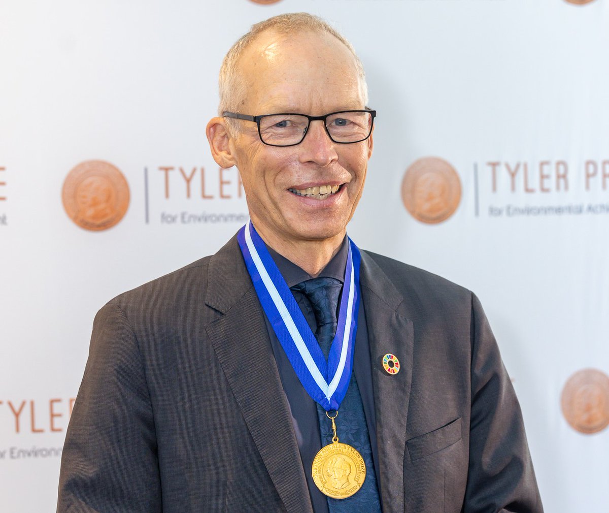 PIK_Climate's tweet photo. PIK director @jrockstrom was awarded the 2024 @TylerPrize for Environmental Achievement in a festive ceremony held in Potsdam! He received it for his advancement of the #planetaryboundary science & its importance and reach across the world - congrats👏
👉https://t.co/ZfS0W6AcOQ https://t.co/fvELrGtA1h