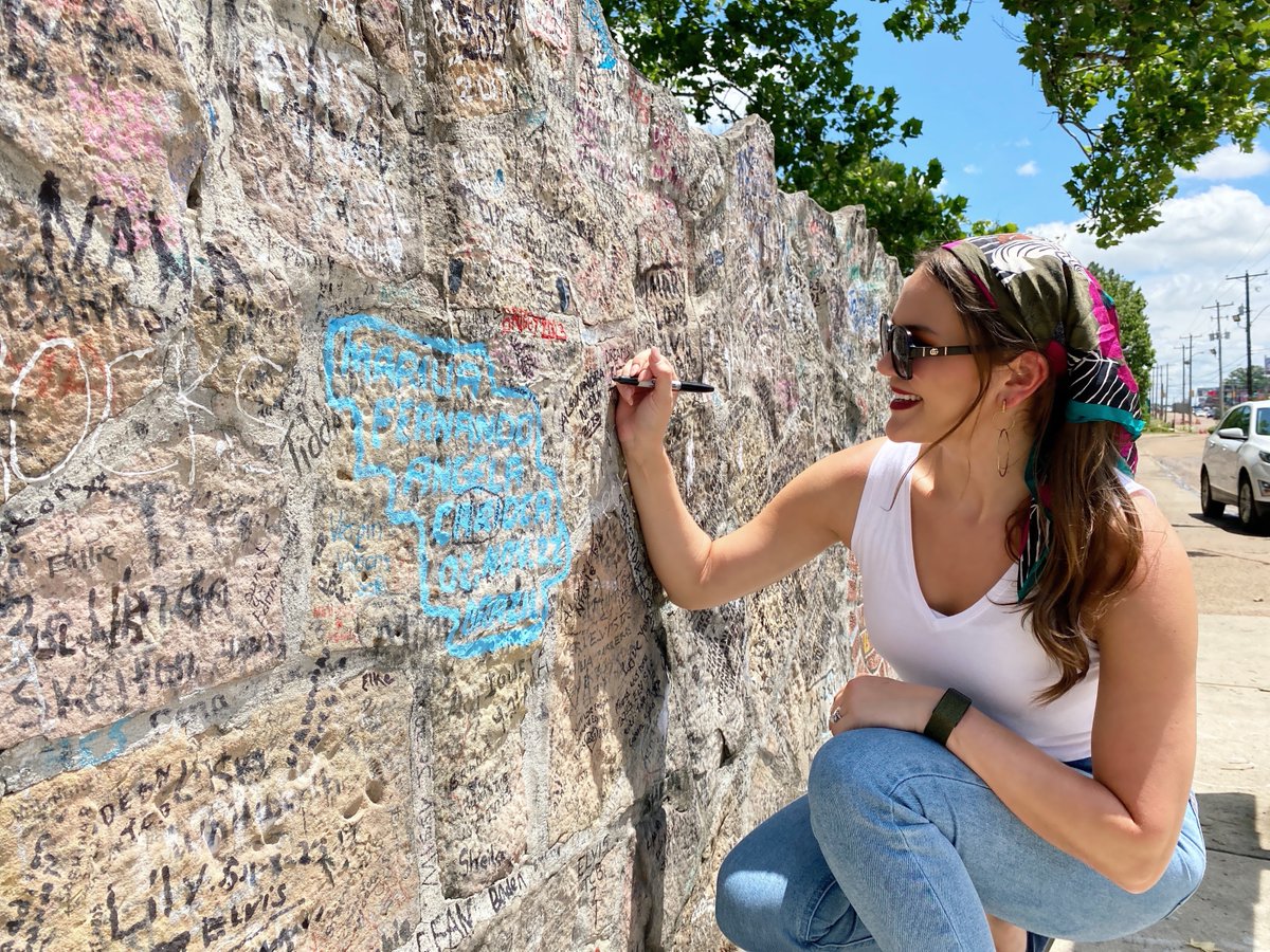 An important Graceland travel essential: a SHARPIE! Don't miss the chance to leave your mark on the iconic Graceland wall. Have you added your signature to the mix? Let us know in the comments below!