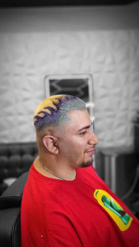 DollarGaming94's tweet photo. I did thing with my hair for LA regional this was my first time getting it color Huge shout to go Jasonthedreamm if you guys ever in Salem Oregon go hit him up for haircut or design,color on instagram #playpokemon #pokemonbringpeopletogether #supportyourlocalbarber https://t.co/wNf49cKQ15