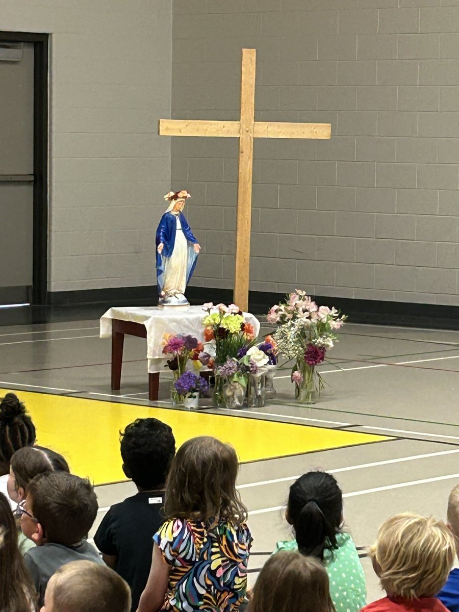 Thank you to our grade 1 and 2 classes for hosting our Mother Mary May Crowning Mass. Excellent job!