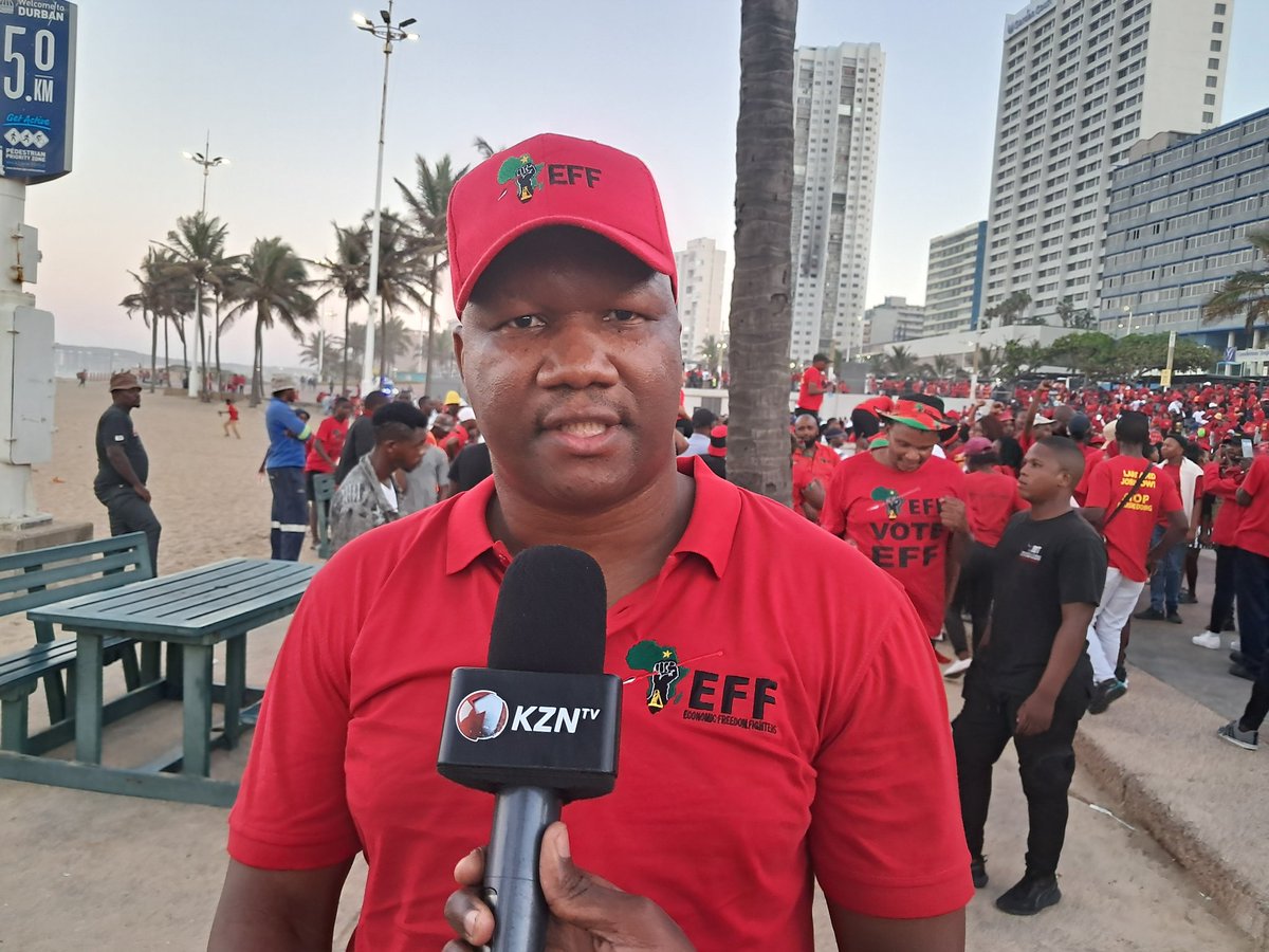 NEWS: The Secretary-General of the EFF has slammed Ngizwe Mchunu, calling him 'just a small boy who smells urine.' He also said he will never stop the EFF or its Leader Julius Malema from going anywhere in KwaZulu-Natal. Dlamini was addressing his party’s march in Durban.