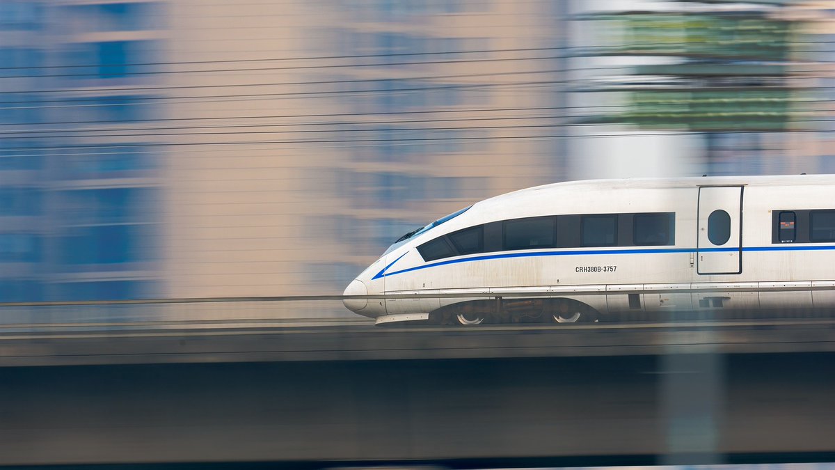 World's Longest High-Speed Rail Networks: 🇨🇳 China: 40,493km 🇪🇸 Spain: 3,917km 🇯🇵 Japan: 3,146km 🇫🇷 France: 2,735km 🇩🇪 Germany: 1,631km 🇹🇷 Turkey: 1,232km 🇫🇮 Finland: 1,120km 🇮🇹 Italy: 921km 🇰🇷 South Korea: 873km 🇸🇪 Sweden: 860km 🇺🇸 United States: 735km 🇸🇦 Saudi Arabia: 449km 🇦🇹