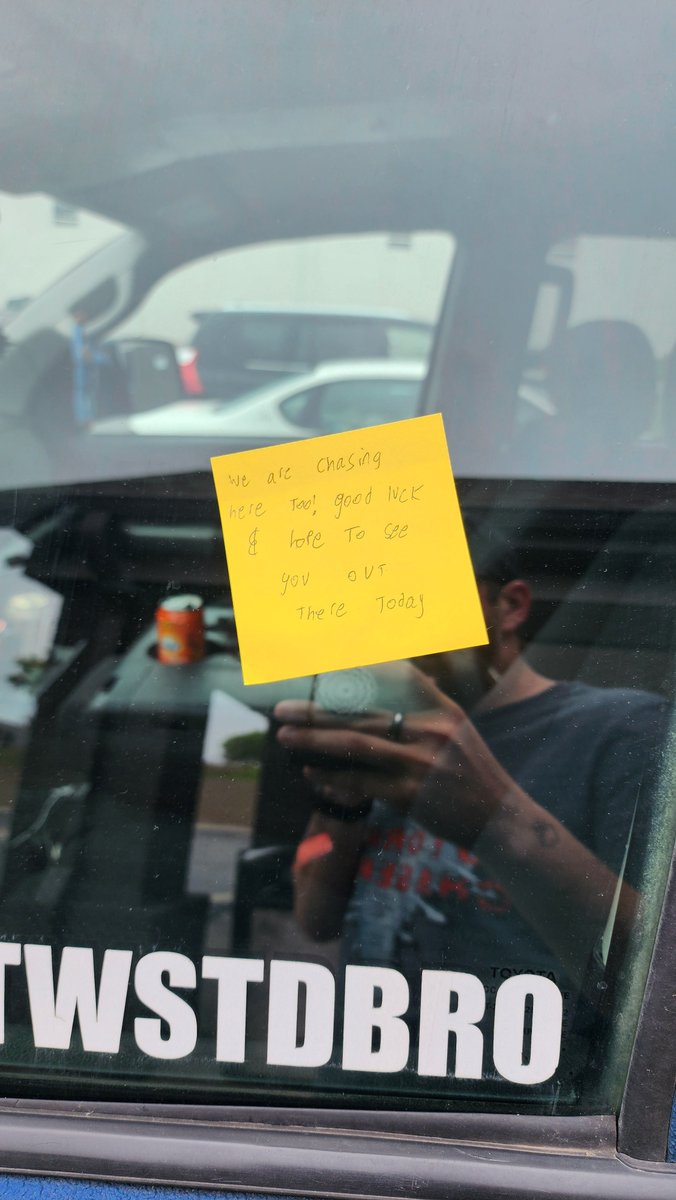 ExtremeStormJC's tweet photo. Goodluck to you as well whoever left this on the window of the #BlueMoose https://t.co/yM8wkJ7Z9T